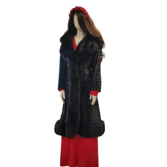 1960s Borella Made In England Styled by Sportowne Crushed Velvet Faux Fur Coat - Picture 3 of 8